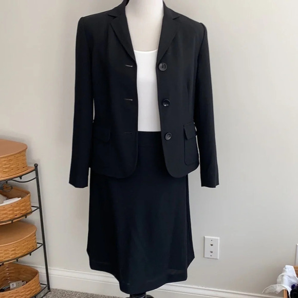 •Talbots• Black 2-piece Suit, like new - Picture 4 of 9